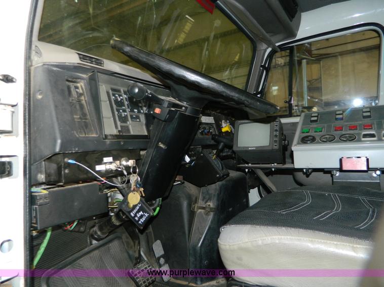 image for item AZ9190 2001 International 4900 mobile search X-ray inspection truck