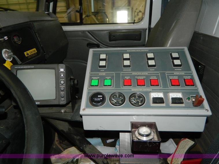 image for item AZ9190 2001 International 4900 mobile search X-ray inspection truck