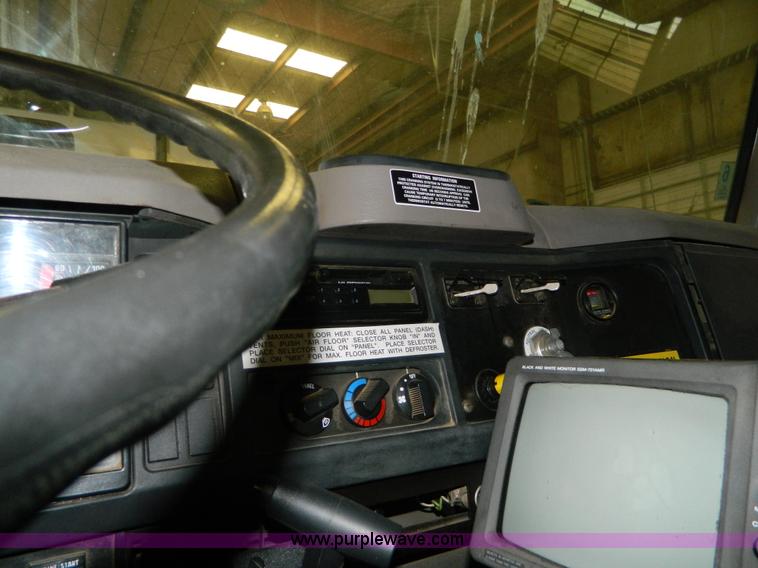 image for item AZ9190 2001 International 4900 mobile search X-ray inspection truck