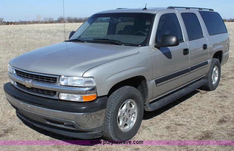 image for item E8479 2004 Chevrolet Suburban SUV