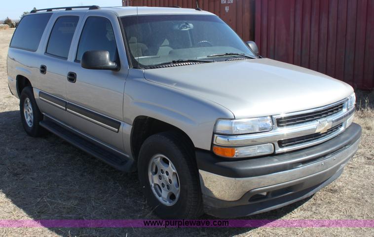 image for item E8479 2004 Chevrolet Suburban SUV