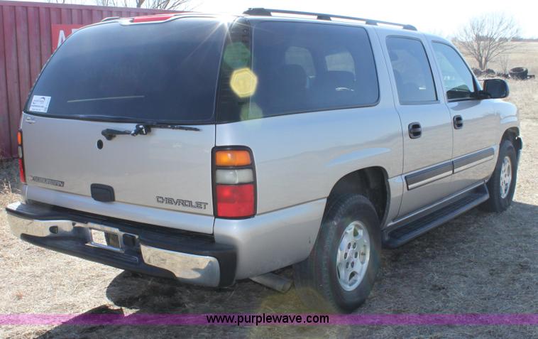 image for item E8479 2004 Chevrolet Suburban SUV