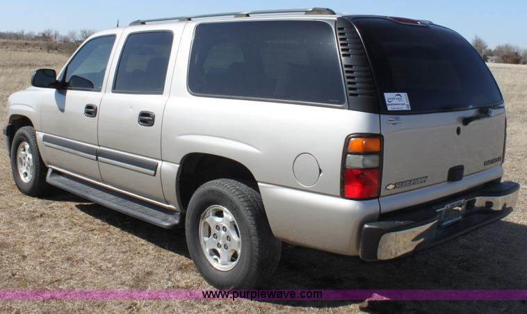 image for item E8479 2004 Chevrolet Suburban SUV