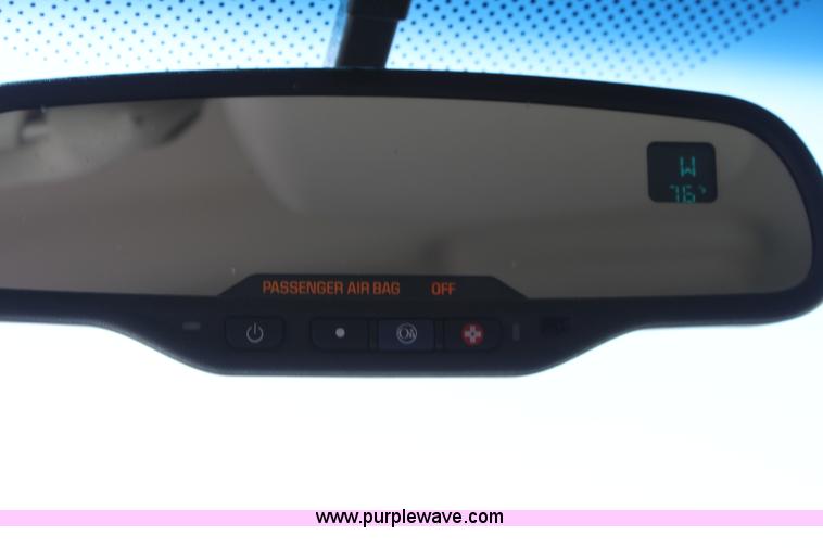 image for item E8479 2004 Chevrolet Suburban SUV