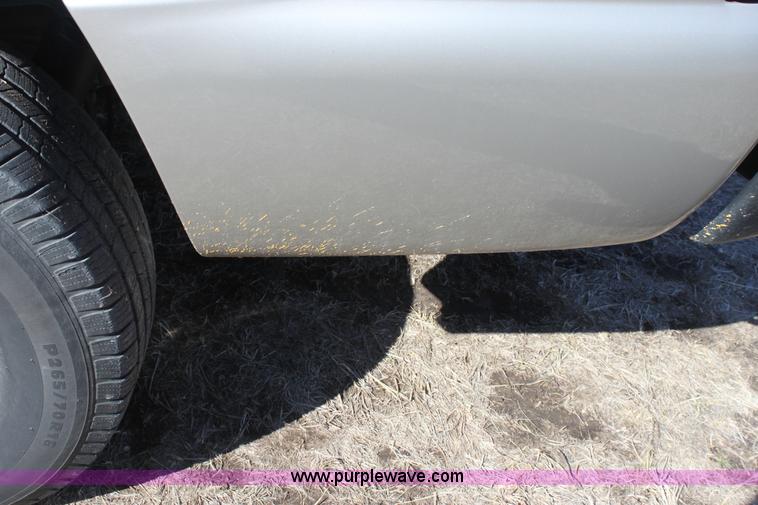 image for item E8479 2004 Chevrolet Suburban SUV