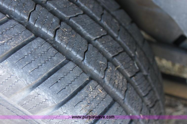 image for item E8479 2004 Chevrolet Suburban SUV