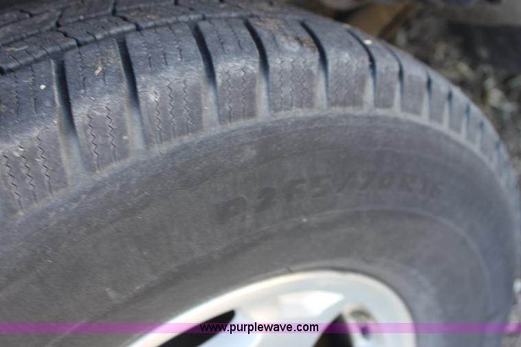 image for item E8479 2004 Chevrolet Suburban SUV