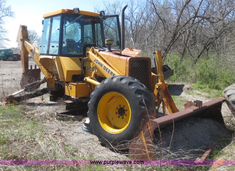 image for item F6893 John Deere 310C backhoe