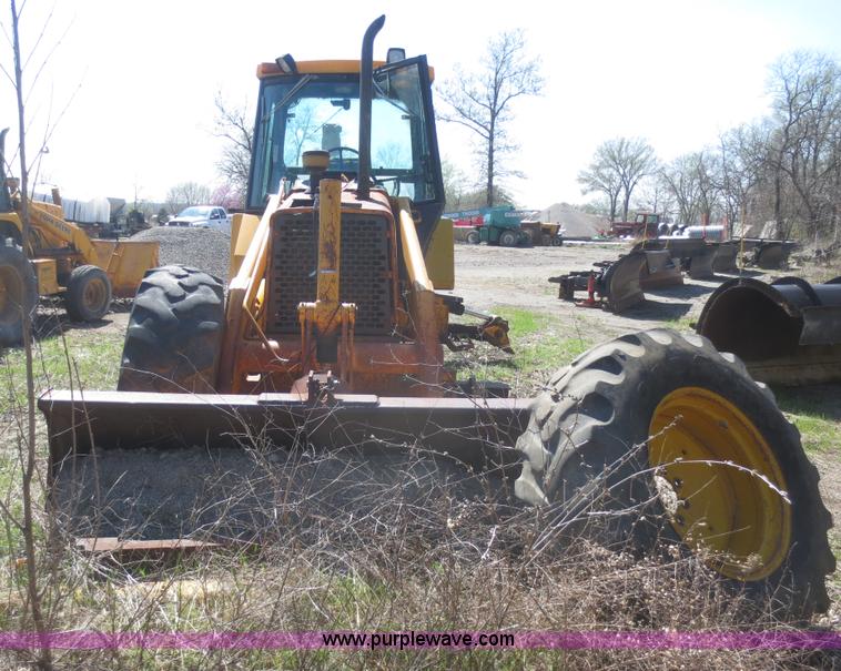 image for item F6893 John Deere 310C backhoe