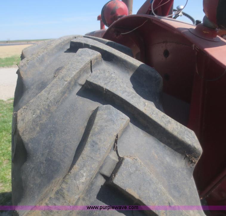 image for item F6894 1967 International 544 tractor and mower