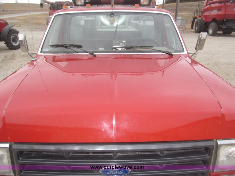 image for item F7332 1987 Ford F350 pumper fire truck