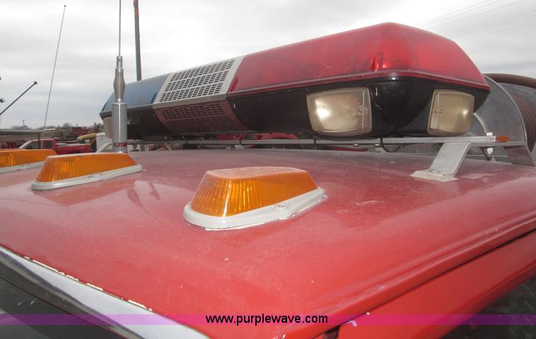 image for item F7332 1987 Ford F350 pumper fire truck