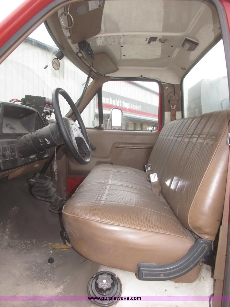 image for item F7332 1987 Ford F350 pumper fire truck