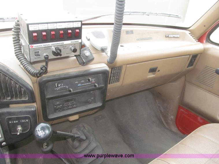 image for item F7332 1987 Ford F350 pumper fire truck