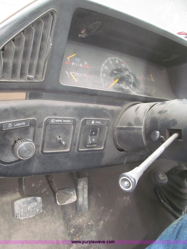 image for item F7332 1987 Ford F350 pumper fire truck