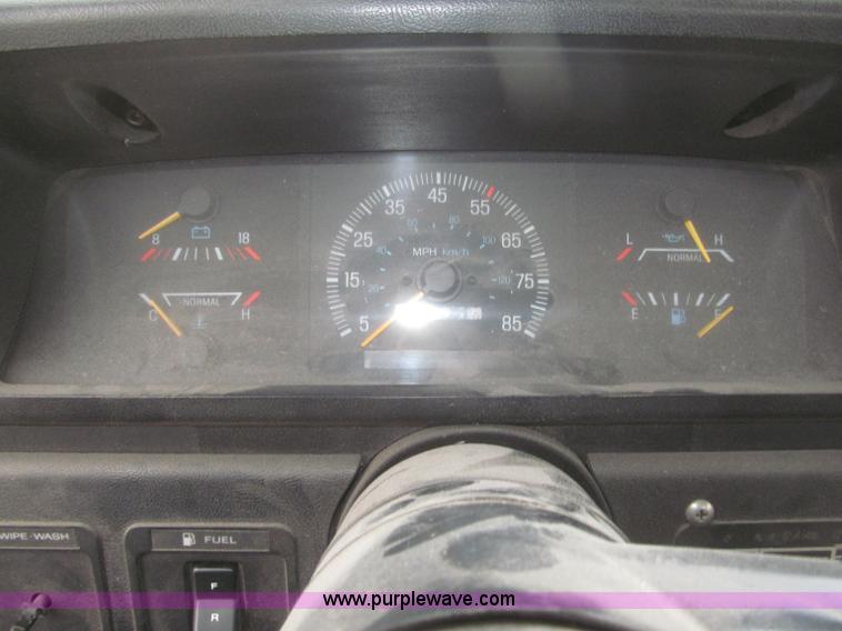 image for item F7332 1987 Ford F350 pumper fire truck