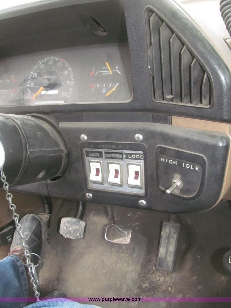 image for item F7332 1987 Ford F350 pumper fire truck