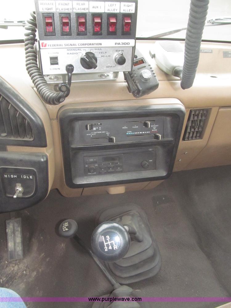 image for item F7332 1987 Ford F350 pumper fire truck