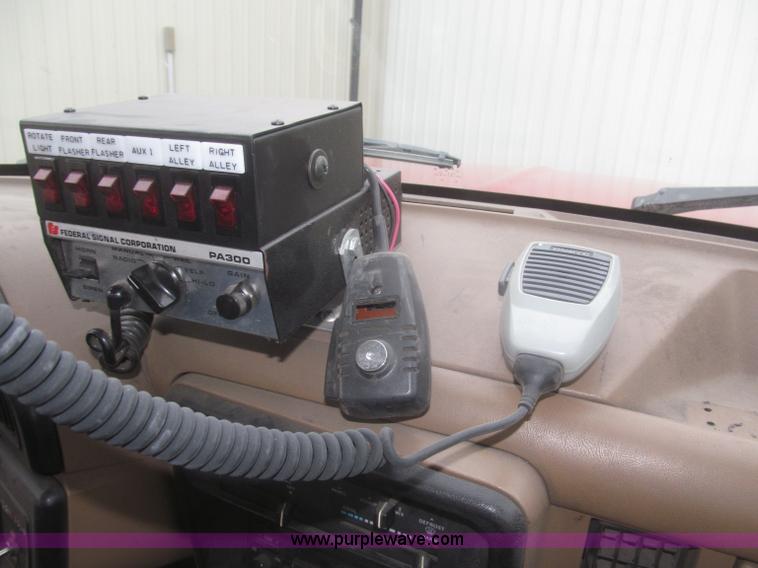 image for item F7332 1987 Ford F350 pumper fire truck