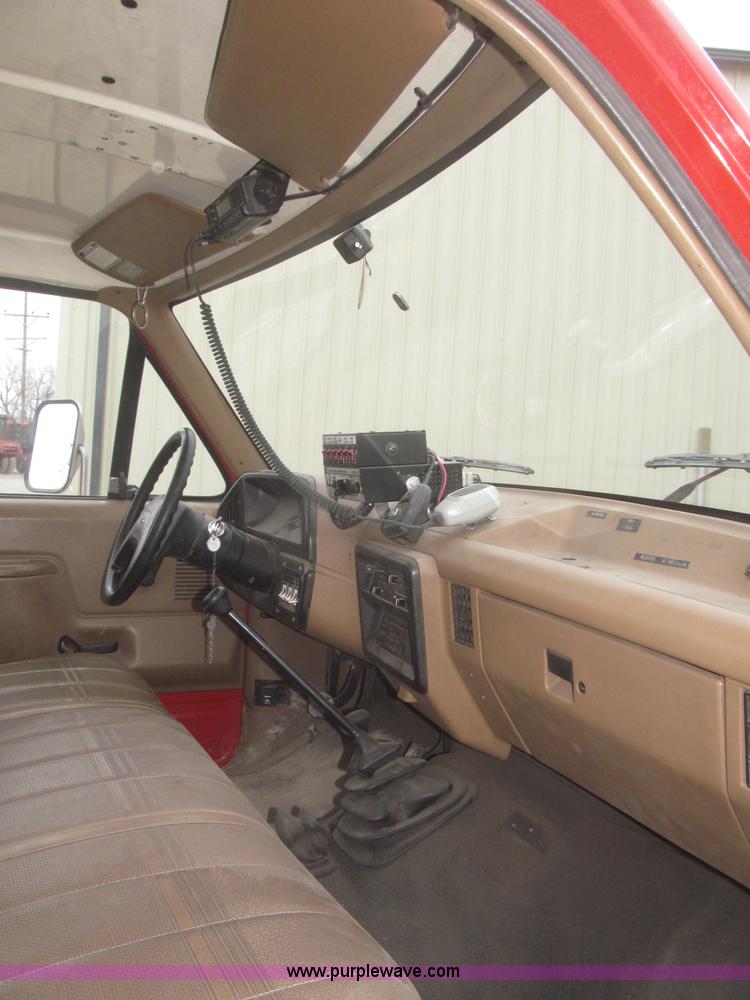 image for item F7332 1987 Ford F350 pumper fire truck