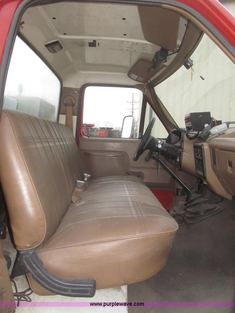 image for item F7332 1987 Ford F350 pumper fire truck
