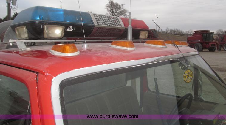 image for item F7332 1987 Ford F350 pumper fire truck