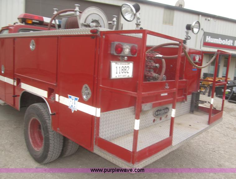 image for item F7332 1987 Ford F350 pumper fire truck