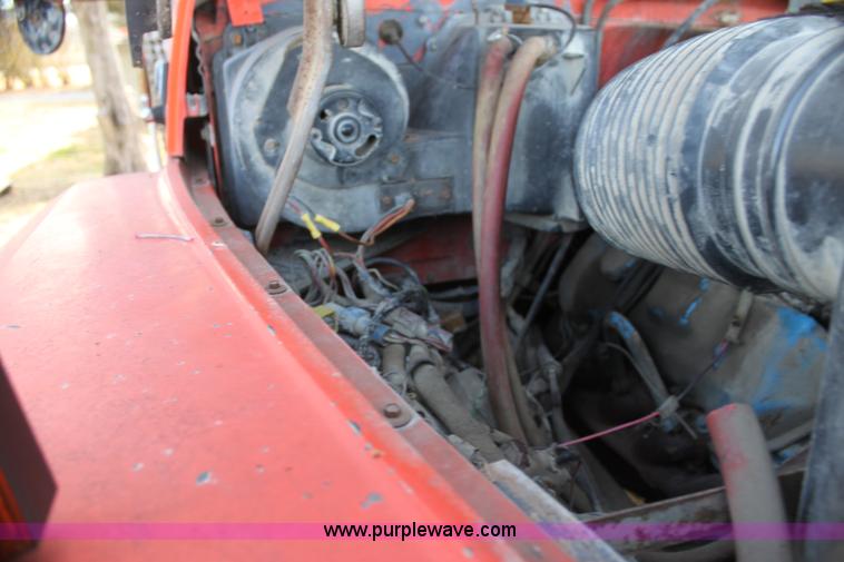 image for item G4413 1983 Ford F700 dump truck