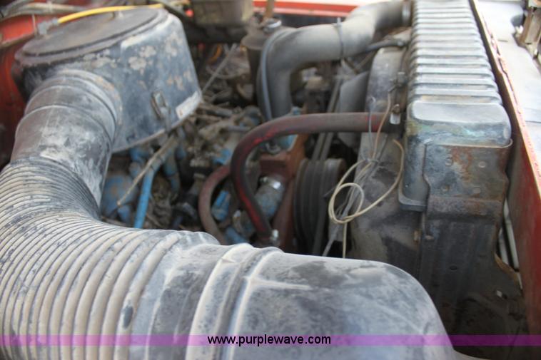 image for item G4413 1983 Ford F700 dump truck