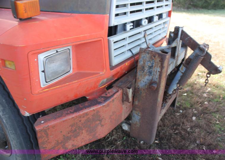 image for item G4413 1983 Ford F700 dump truck