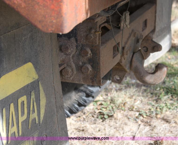 image for item G4413 1983 Ford F700 dump truck