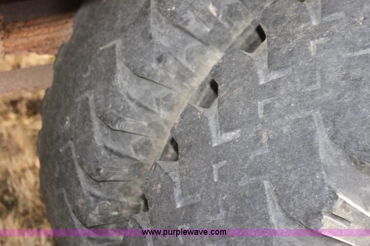 image for item G4413 1983 Ford F700 dump truck