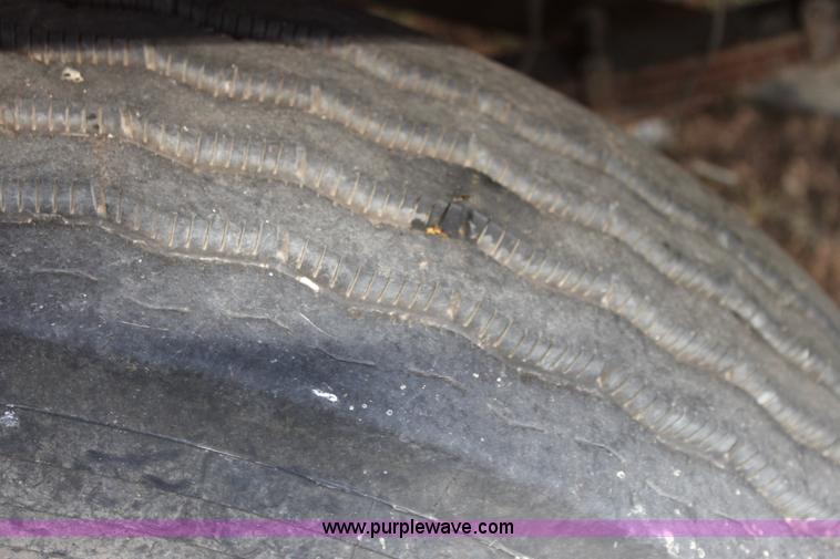 image for item G4413 1983 Ford F700 dump truck