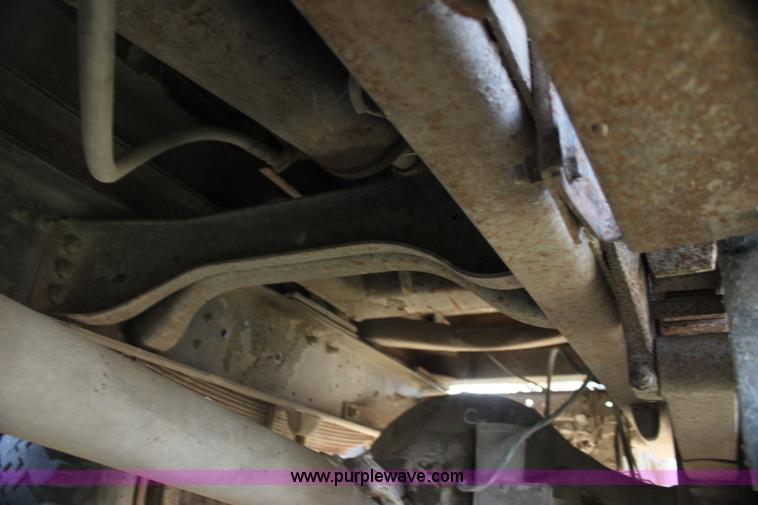 image for item G4413 1983 Ford F700 dump truck