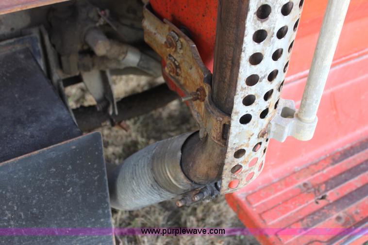 image for item G4413 1983 Ford F700 dump truck