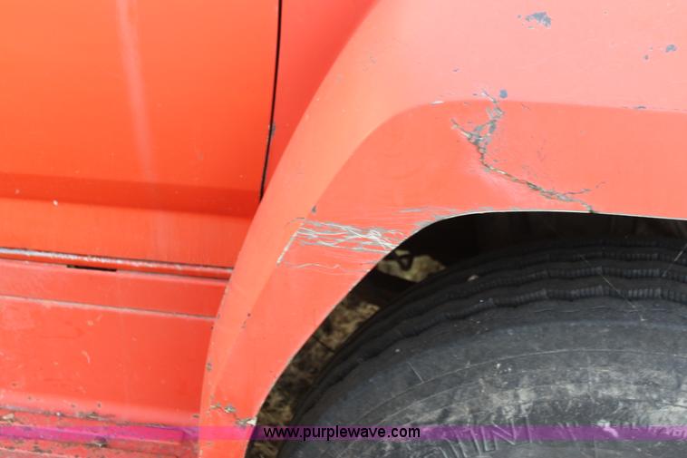 image for item G4413 1983 Ford F700 dump truck