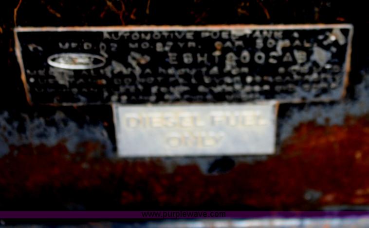 image for item G4413 1983 Ford F700 dump truck