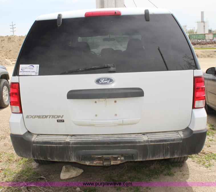 image for item H2181 2004 Ford Expedition XLT SUV