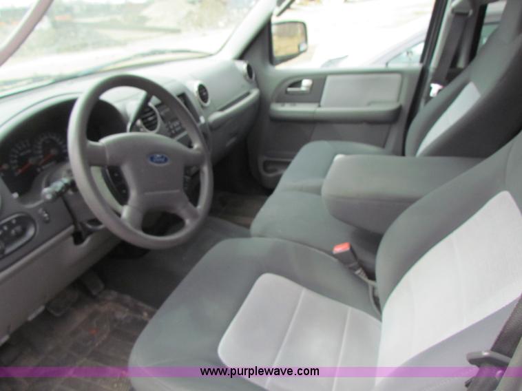 image for item H2181 2004 Ford Expedition XLT SUV