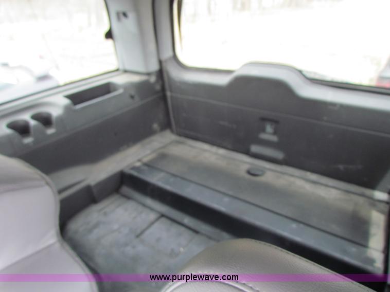 image for item H2181 2004 Ford Expedition XLT SUV