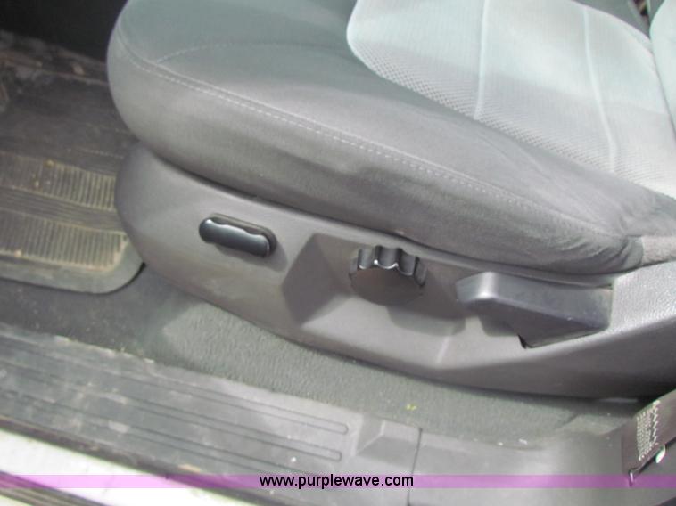 image for item H2181 2004 Ford Expedition XLT SUV