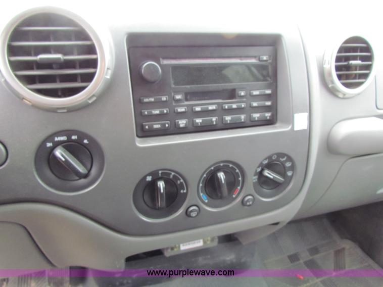image for item H2181 2004 Ford Expedition XLT SUV
