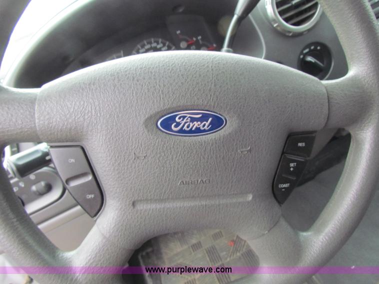 image for item H2181 2004 Ford Expedition XLT SUV