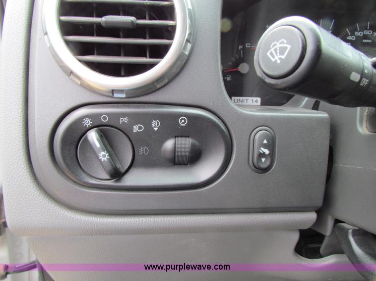 image for item H2181 2004 Ford Expedition XLT SUV