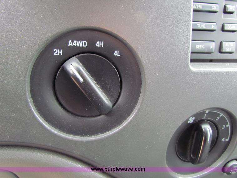 image for item H2181 2004 Ford Expedition XLT SUV