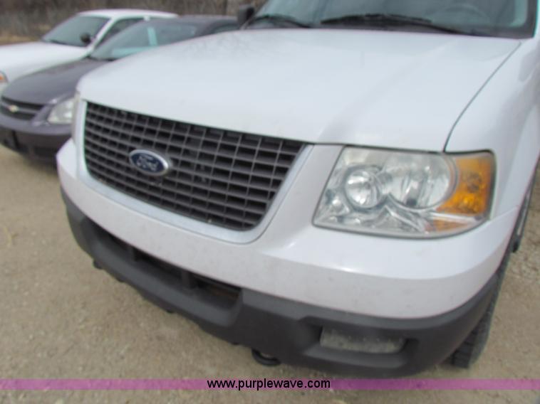 image for item H2181 2004 Ford Expedition XLT SUV