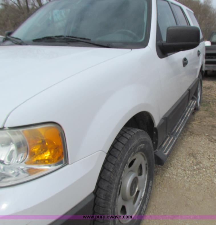 image for item H2181 2004 Ford Expedition XLT SUV