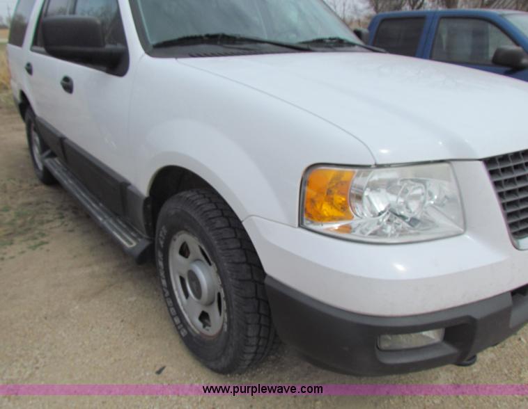 image for item H2181 2004 Ford Expedition XLT SUV
