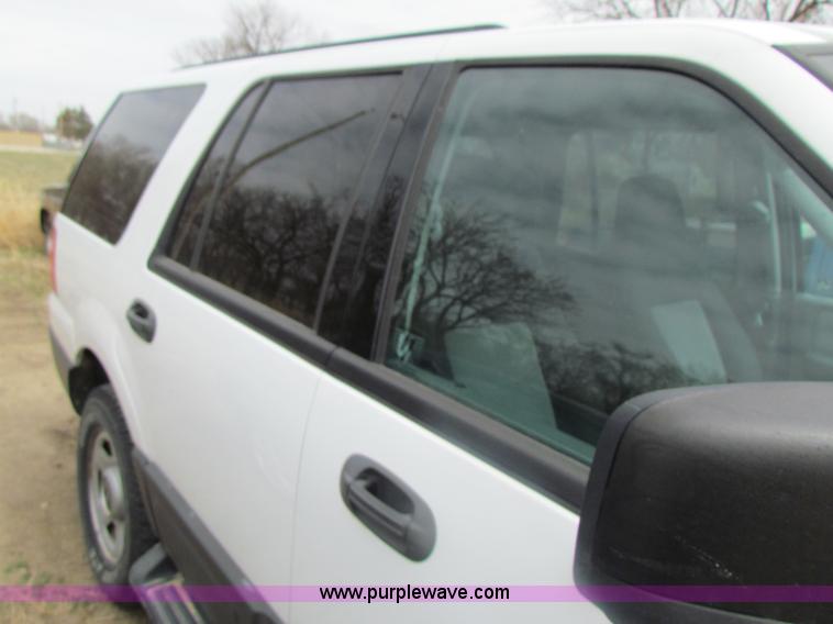 image for item H2181 2004 Ford Expedition XLT SUV