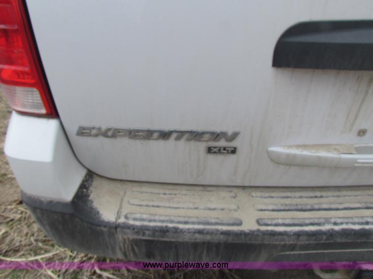 image for item H2181 2004 Ford Expedition XLT SUV
